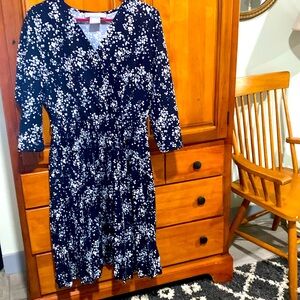LARK + GREY• Size XL• Quarter Length Sleeved Pleated Blue & White Dress